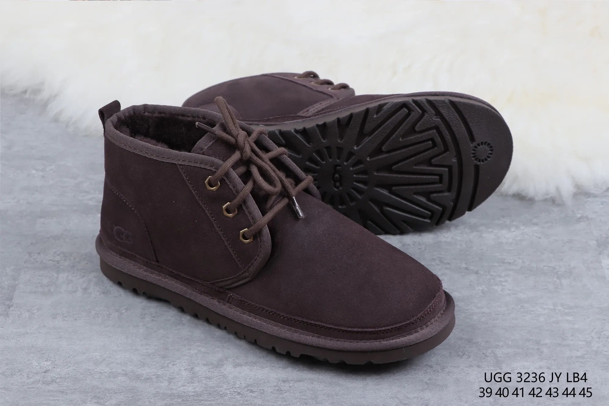 💰520 UGG sheepskin integrated snow boots 3236 brown M Neumel Product description: As an extension of the classic series, the classic lightweight series has a low-key outsole and upper inspired by classic styles, showing the comfort and luxury of UGG. Upper: cow leather, soft suede upper. Insole: 17mm UGGpure™ wool cushioning foam insole. Sole: Treadlite by UGG™ Light wing technology outsole - non-slip, cushioning, wear resistance, and good elasticity Heel: Brand LOGO on the side Size: 39 40 41 42 43 44 45